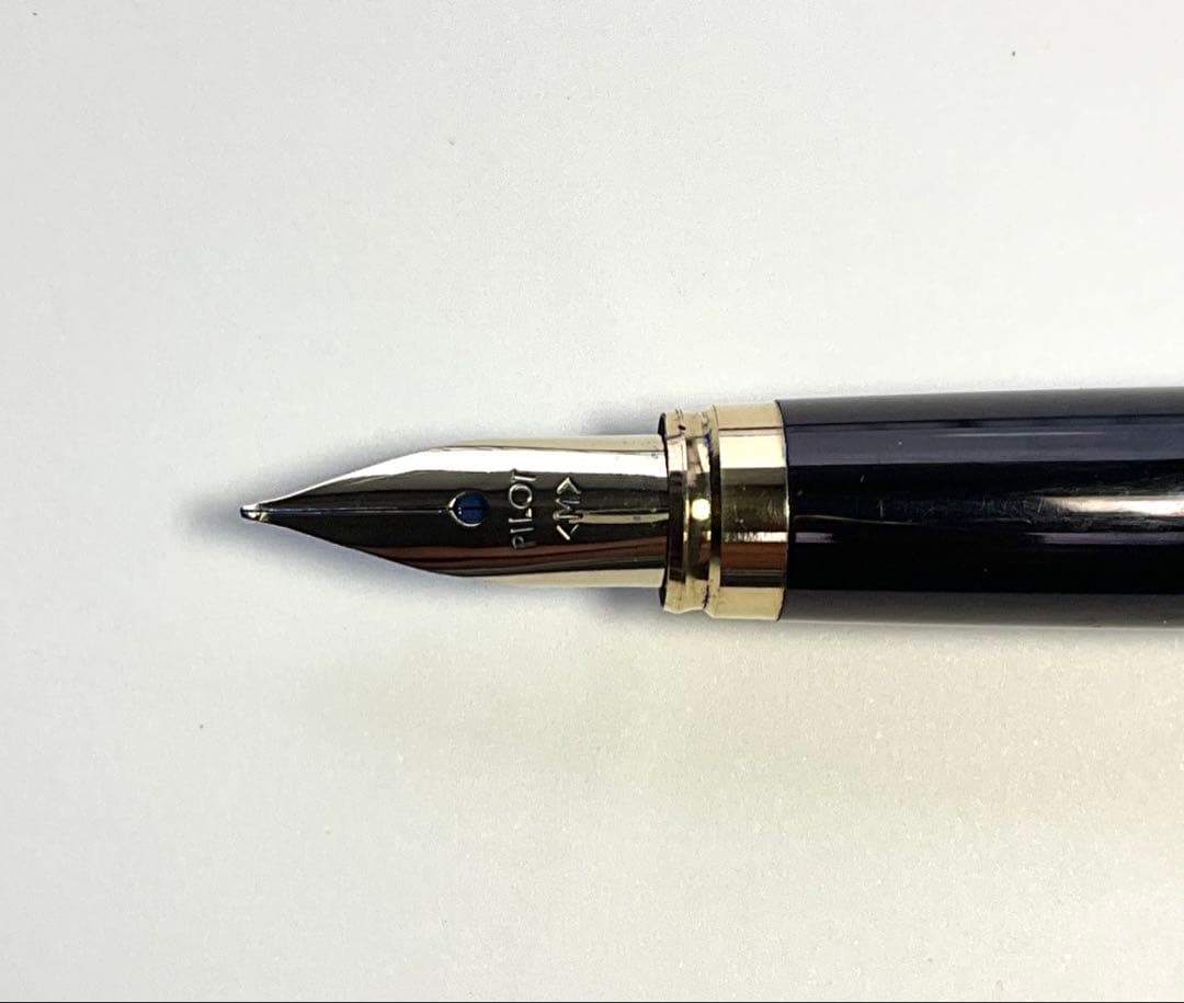 PILOT Cavalier fountain pen in black and brown marble pattern with medium nib, capped, 141mm length