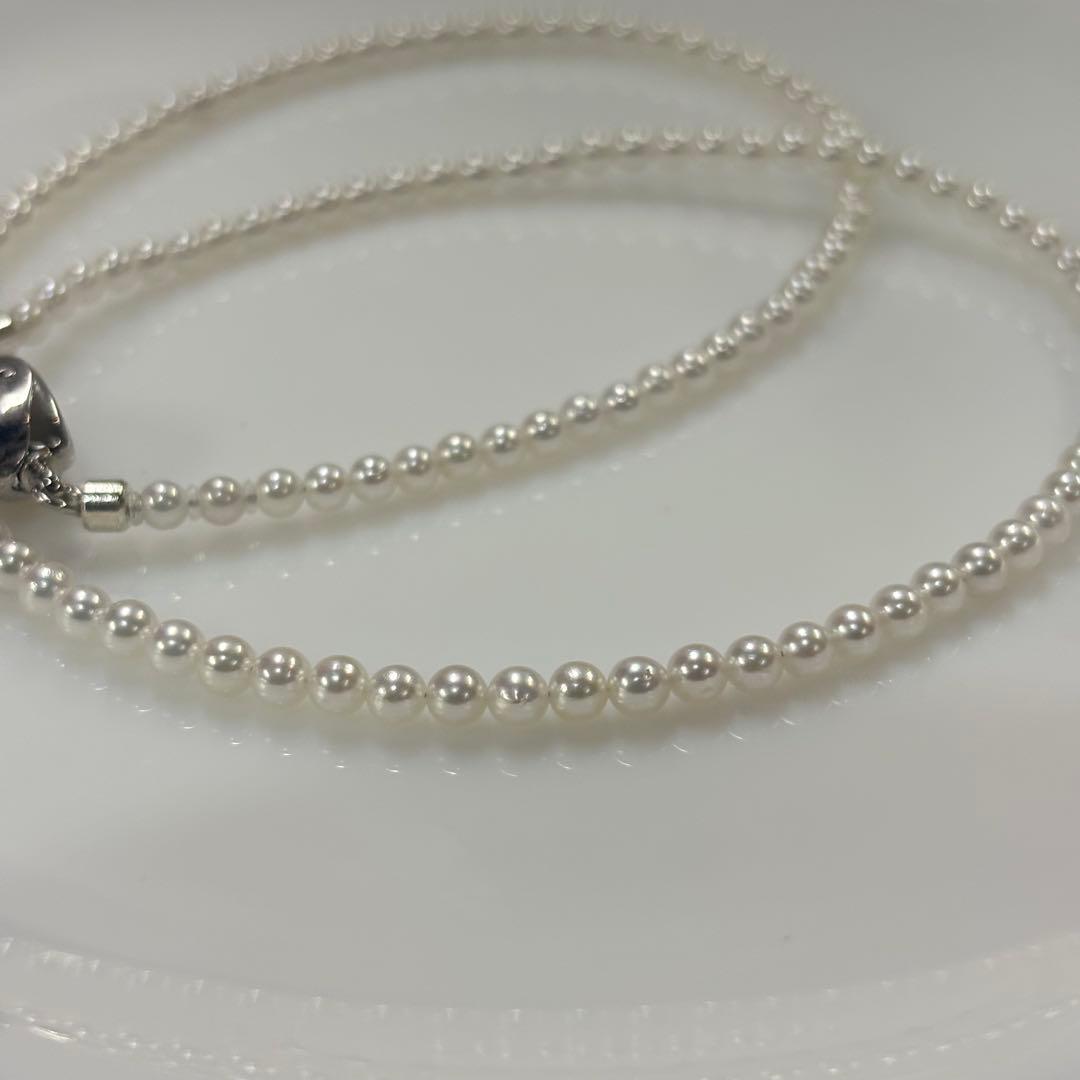 Uncolored Akoya pearl necklace with 3-3.5mm baby pearls and 42cm length featuring a 925 clasp