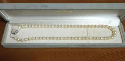 White Akoya pearl necklace with 6.8mm pearls on a 44cm silver chain