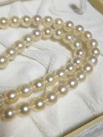 White Akoya pearl necklace with 6.8mm pearls on a 44cm silver chain
