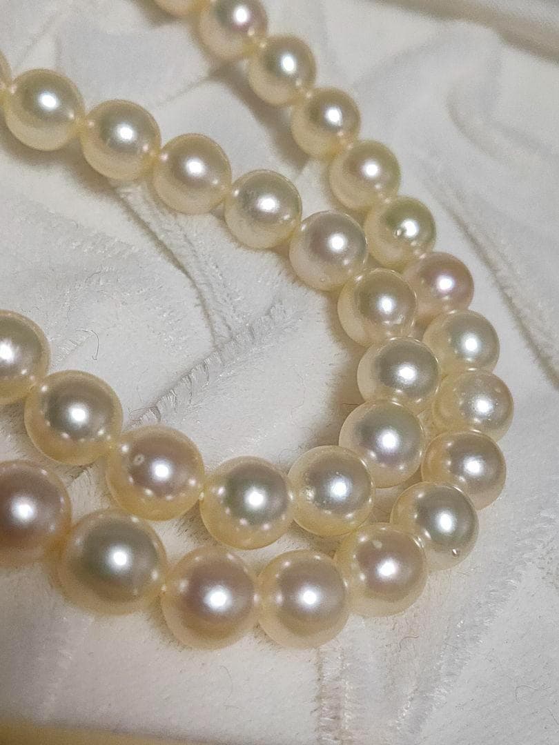 White Akoya pearl necklace with 6.8mm pearls on a 44cm silver chain