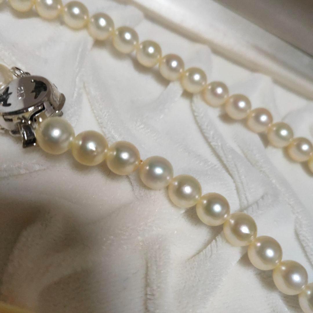 White Akoya pearl necklace with 6.8mm pearls on a 44cm silver chain