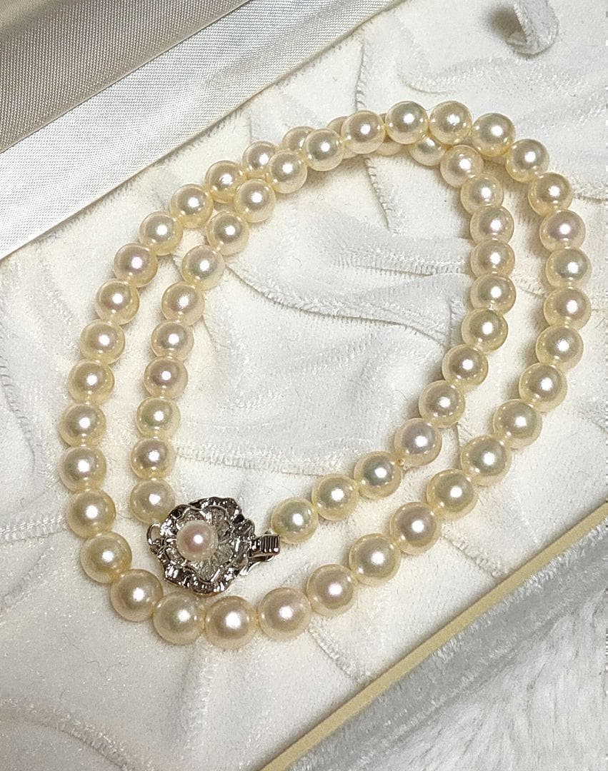 White Akoya pearl necklace with 6.8mm pearls on a 44cm silver chain