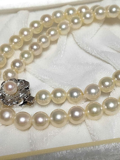 White Akoya pearl necklace with 6.8mm pearls on a 44cm silver chain