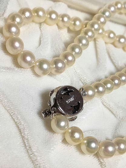 White Akoya pearl necklace with 6.8mm pearls on a 44cm silver chain