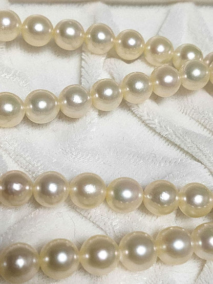 White Akoya pearl necklace with 6.8mm pearls on a 44cm silver chain