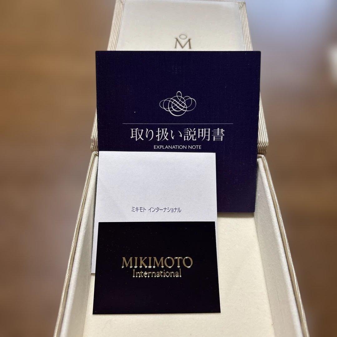MIKIMOTO pearl pendant in gold tone featuring a single lustrous pearl on a delicate chain