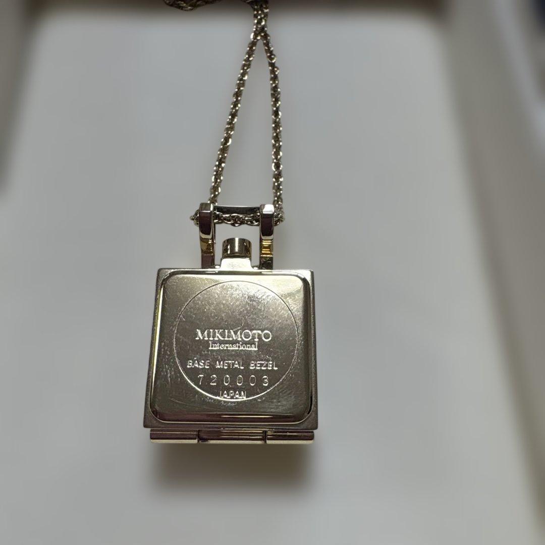 MIKIMOTO pearl pendant in gold tone featuring a single lustrous pearl on a delicate chain