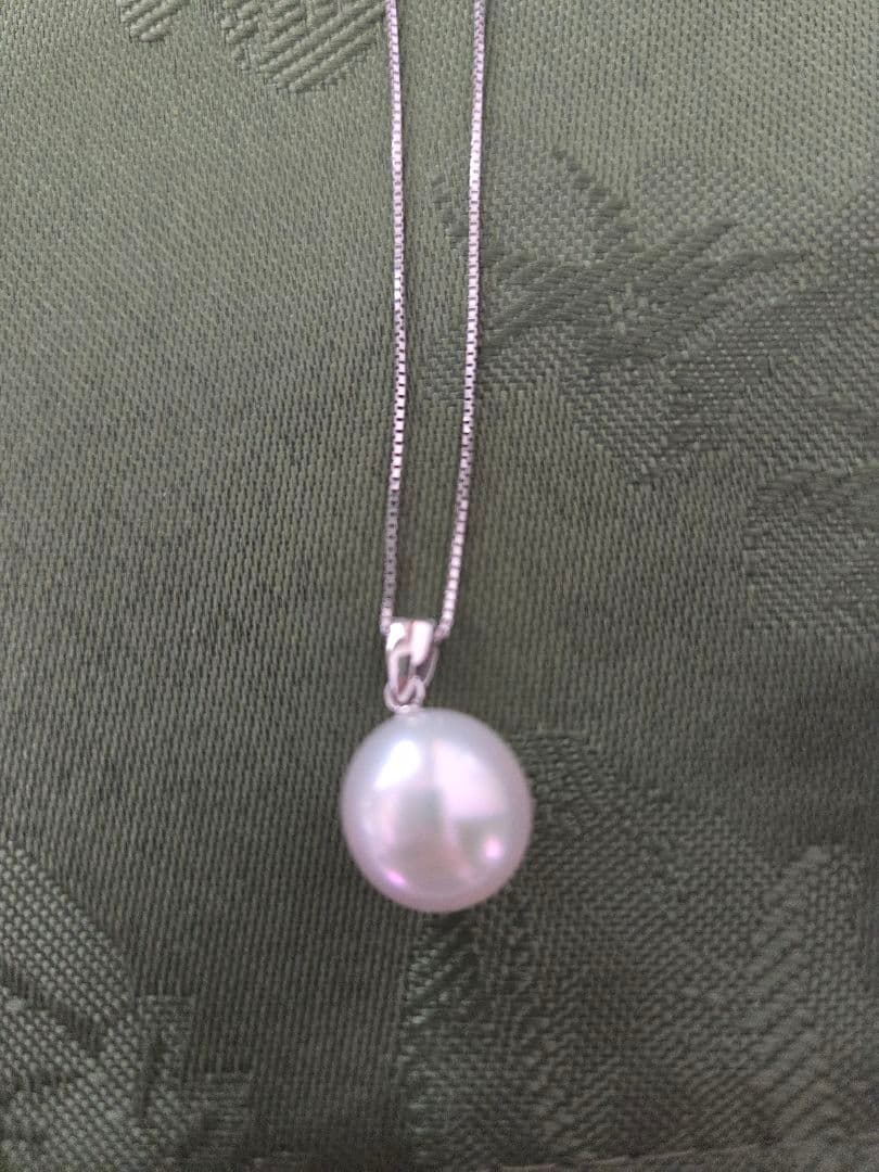 Mikimoto single 10mm white Akoya pearl pendant with K18WG adjustable chain