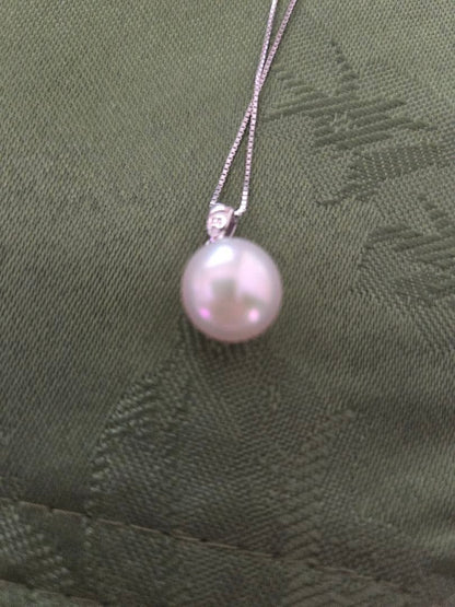 Mikimoto single 10mm white Akoya pearl pendant with K18WG adjustable chain