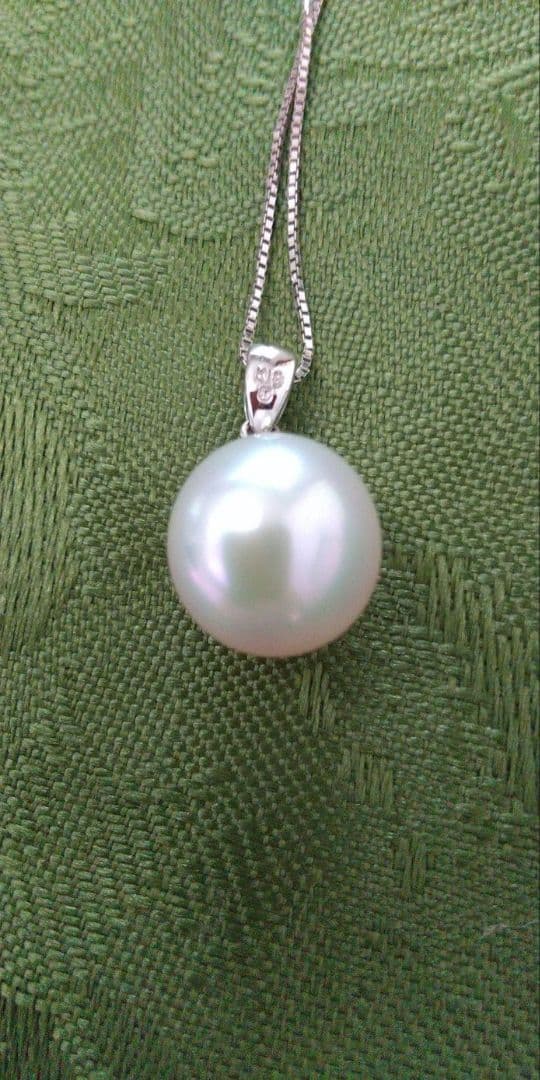 Mikimoto single 10mm white Akoya pearl pendant with K18WG adjustable chain