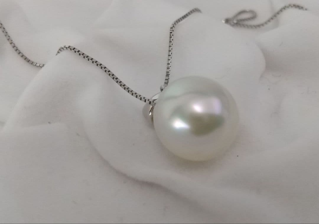 Mikimoto single 10mm white Akoya pearl pendant with K18WG adjustable chain