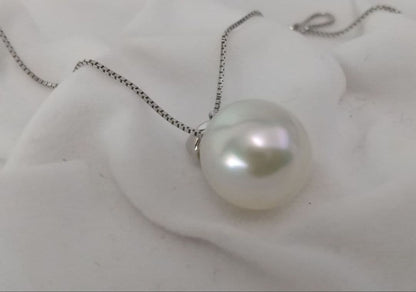 Mikimoto single 10mm white Akoya pearl pendant with K18WG adjustable chain