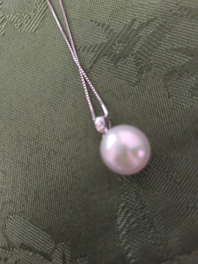 Mikimoto single 10mm white Akoya pearl pendant with K18WG adjustable chain