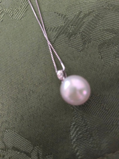 Mikimoto single 10mm white Akoya pearl pendant with K18WG adjustable chain
