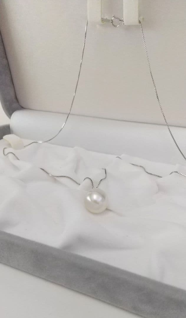 Mikimoto single 10mm white Akoya pearl pendant with K18WG adjustable chain