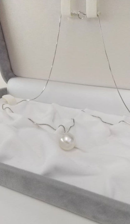 Mikimoto single 10mm white Akoya pearl pendant with K18WG adjustable chain