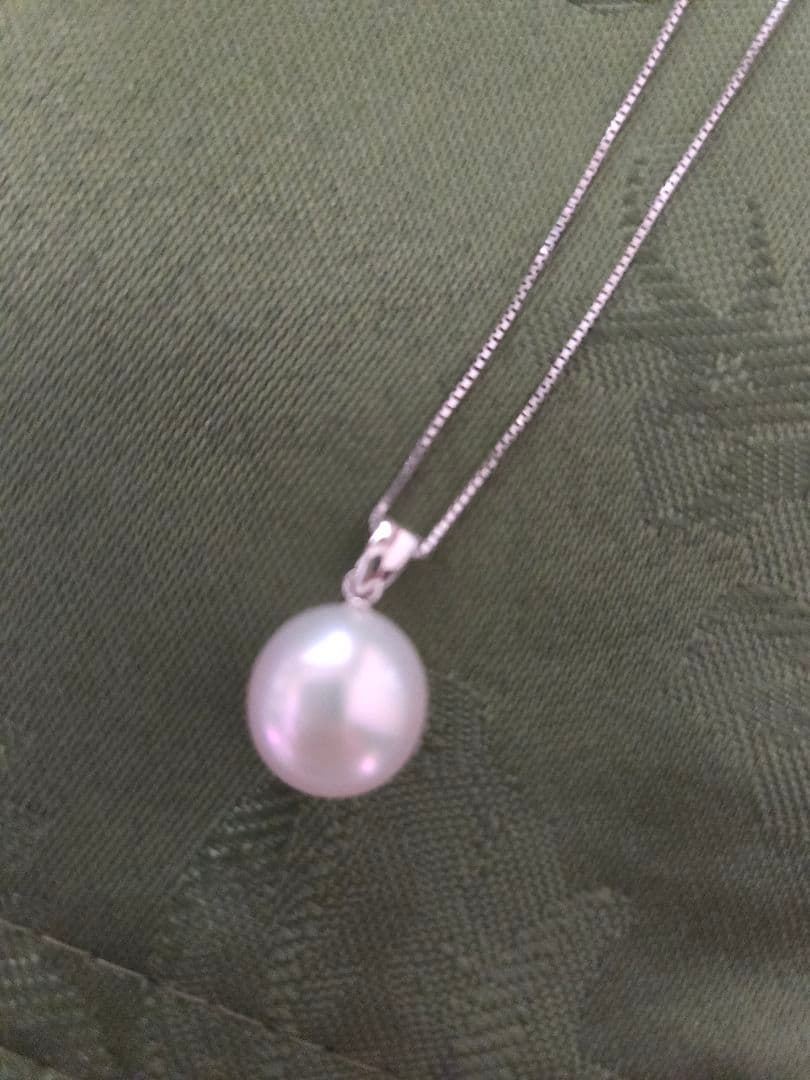 Mikimoto single 10mm white Akoya pearl pendant with K18WG adjustable chain