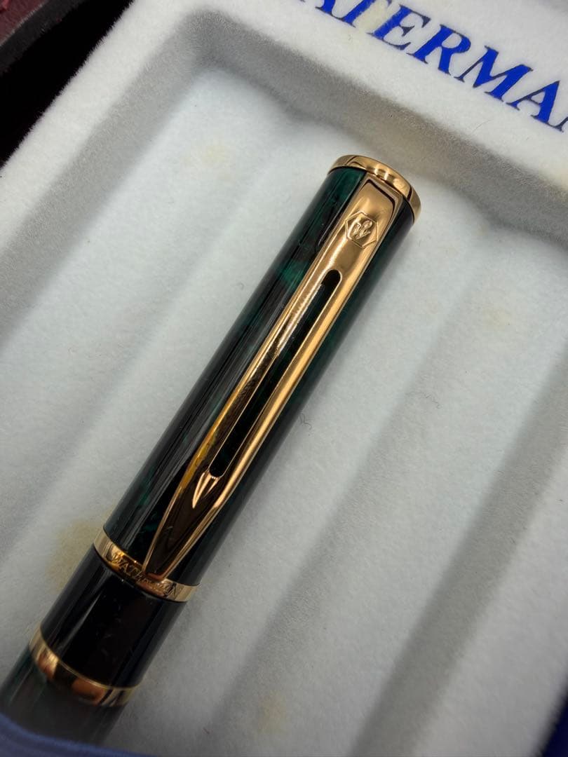 WATERMAN Lorea Décor Green Fountain Pen with medium nib displayed against white background