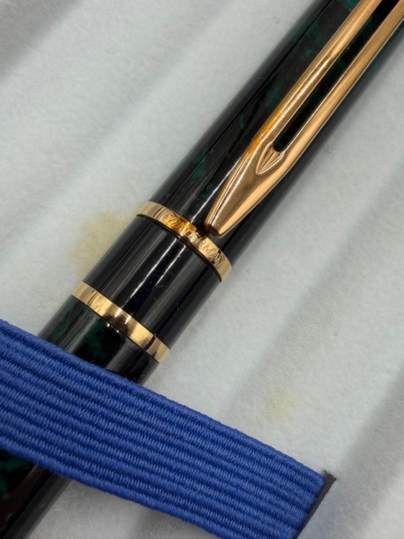WATERMAN Lorea Décor Green Fountain Pen with medium nib displayed against white background