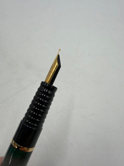 WATERMAN Lorea Décor Green Fountain Pen with medium nib displayed against white background