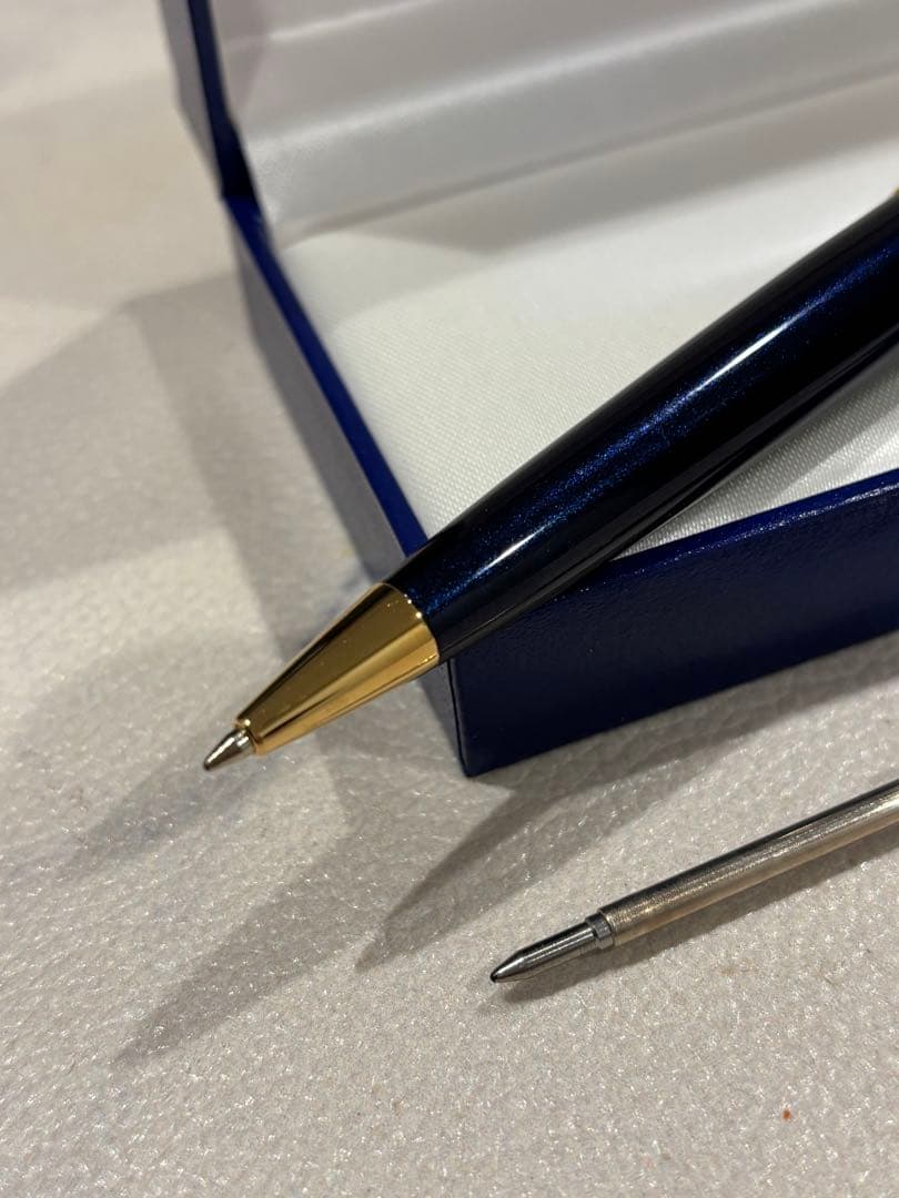 WATERMAN Expert ballpoint pen in navy blue with gold accents, 14 cm length