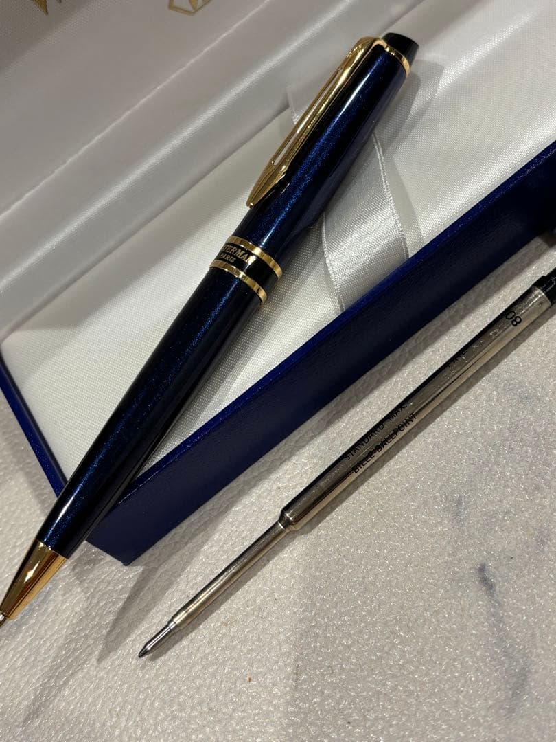 WATERMAN Expert ballpoint pen in navy blue with gold accents, 14 cm length