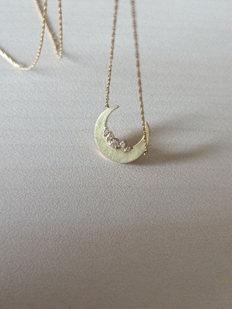 Agete gold necklace with 0.05ct diamond moon pendant on 55cm yellow gold chain