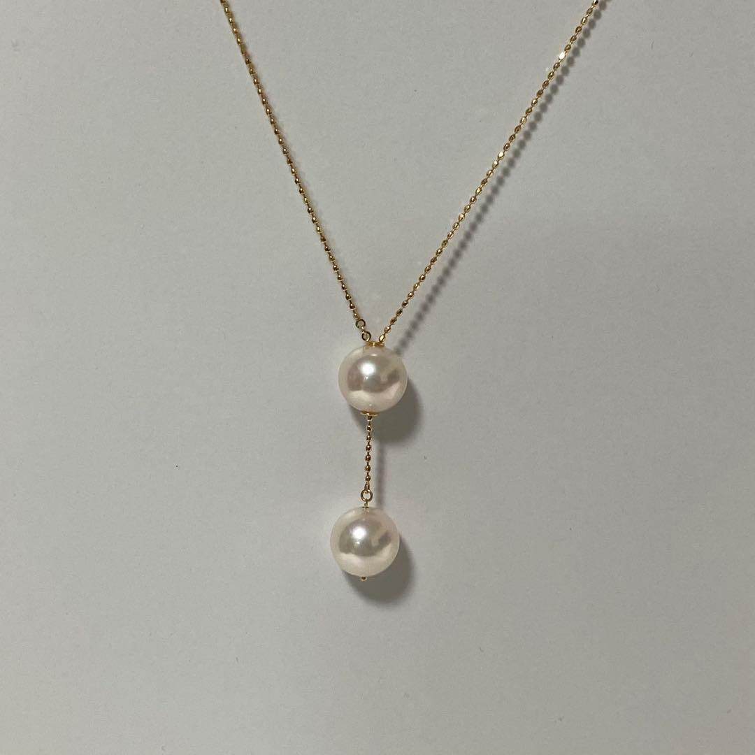 K18YG Akoya Pearl Y-shaped Necklace with cut ball chain and two Akoya pearls, one movable, on white background