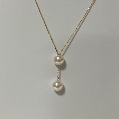 K18YG Akoya Pearl Y-shaped Necklace with cut ball chain and two Akoya pearls, one movable, on white background