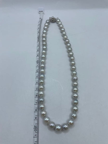 Akoya pearl silver necklace featuring 8.5mm natural blue-gray pearls on a 40 cm silver chain
