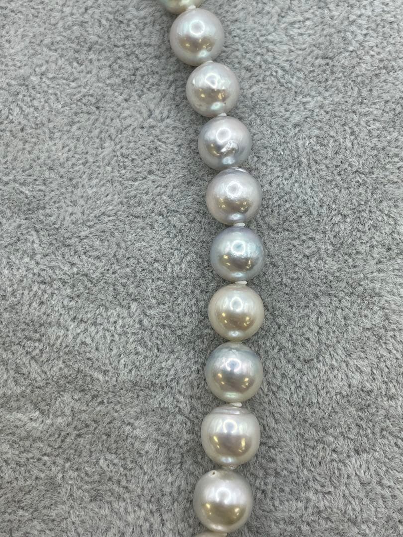 Akoya pearl silver necklace featuring 8.5mm natural blue-gray pearls on a 40 cm silver chain