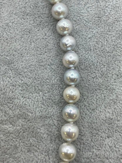 Akoya pearl silver necklace featuring 8.5mm natural blue-gray pearls on a 40 cm silver chain