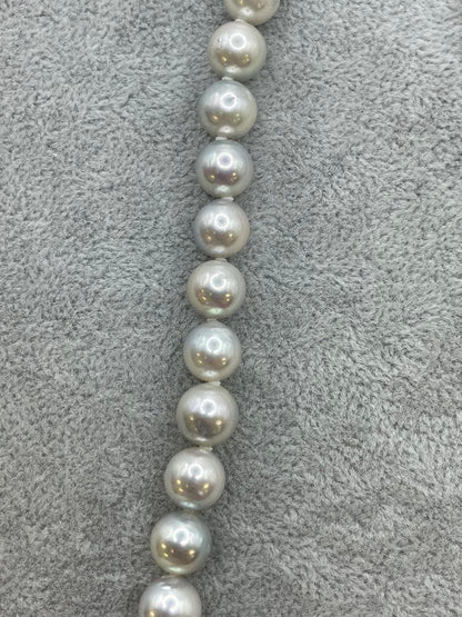 Akoya pearl silver necklace featuring 8.5mm natural blue-gray pearls on a 40 cm silver chain