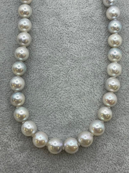 Akoya pearl silver necklace featuring 8.5mm natural blue-gray pearls on a 40 cm silver chain