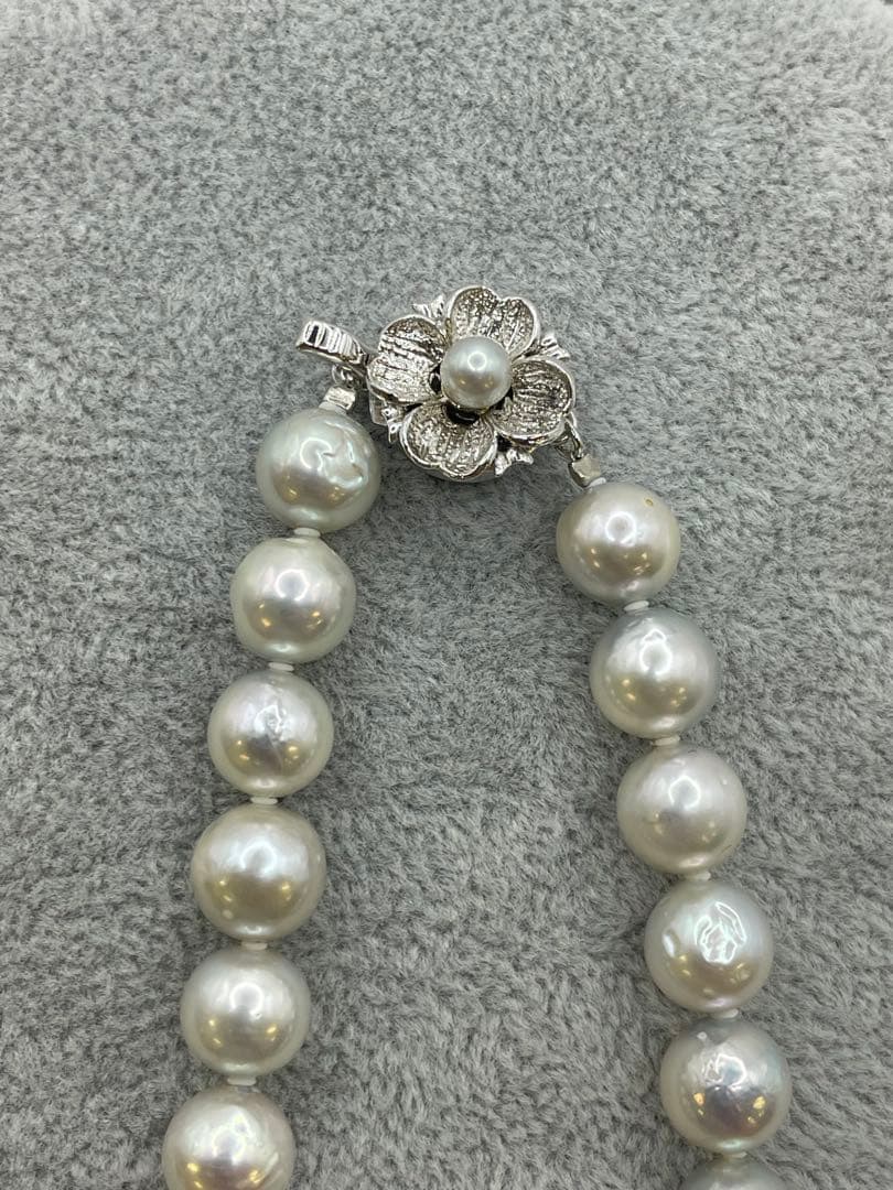 Akoya pearl silver necklace featuring 8.5mm natural blue-gray pearls on a 40 cm silver chain