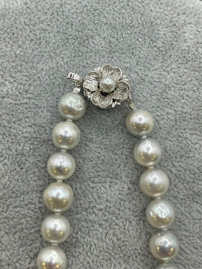 Akoya pearl silver necklace featuring 8.5mm natural blue-gray pearls on a 40 cm silver chain