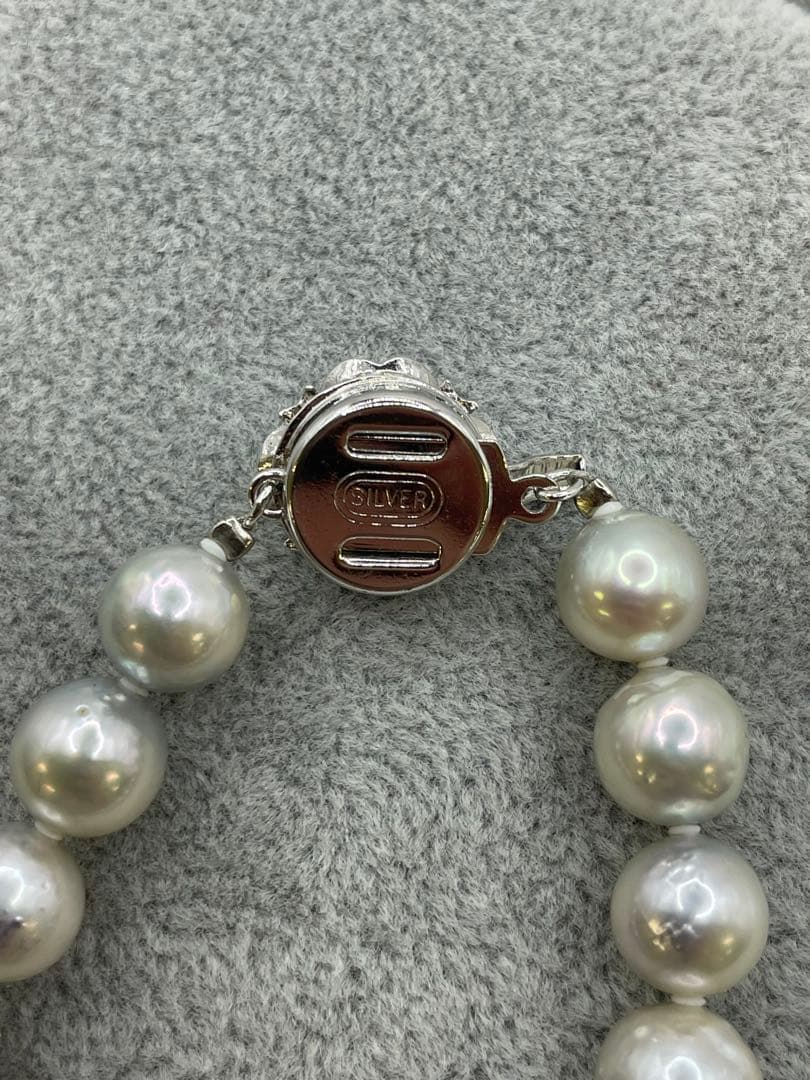 Akoya pearl silver necklace featuring 8.5mm natural blue-gray pearls on a 40 cm silver chain