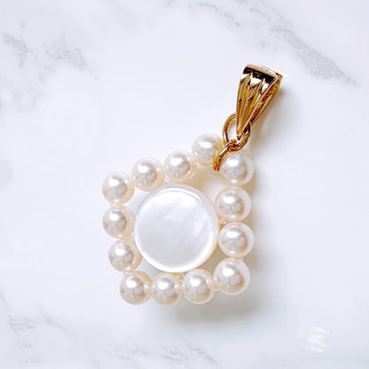 TASAKI K18 gold pearl necklace top featuring a 12mm Mabe pearl and 13 small 4.5mm Akoya pearls