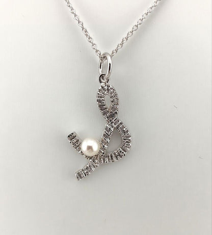 TASAKI Pearl Necklace in silver with 42cm adjustable chain and delicate pearl pendant