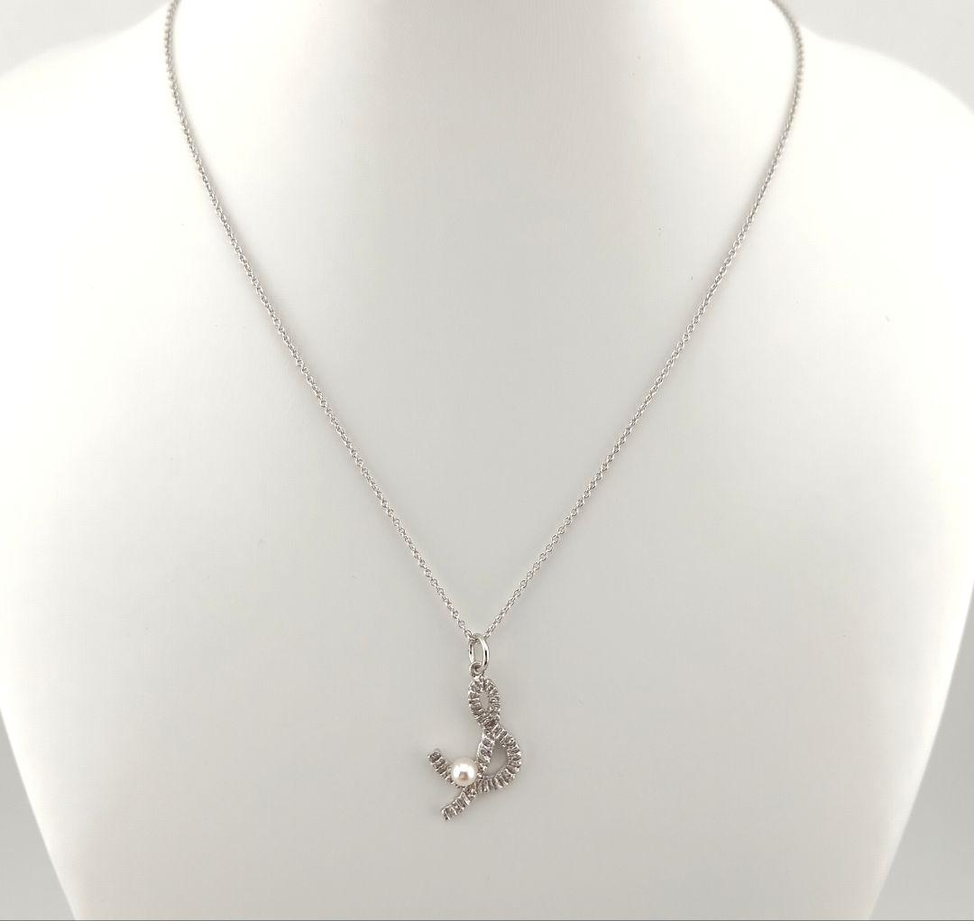 TASAKI Pearl Necklace in silver with 42cm adjustable chain and delicate pearl pendant