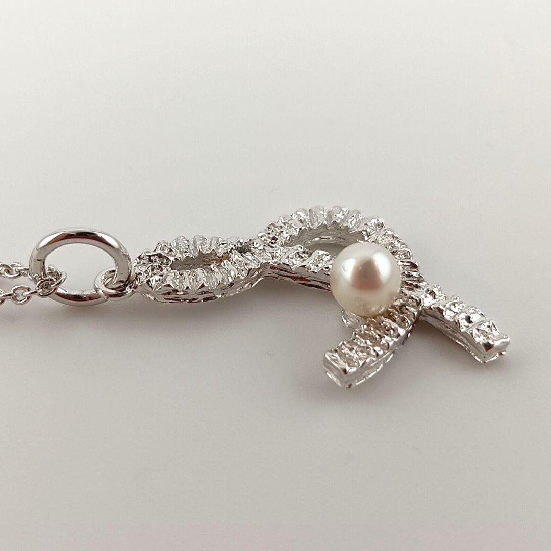 TASAKI Pearl Necklace in silver with 42cm adjustable chain and delicate pearl pendant