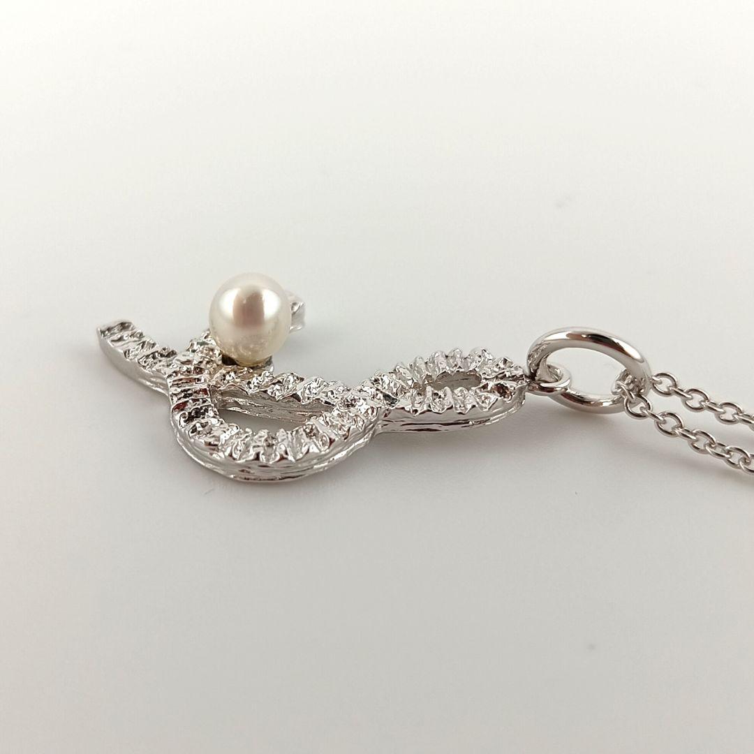 TASAKI Pearl Necklace in silver with 42cm adjustable chain and delicate pearl pendant