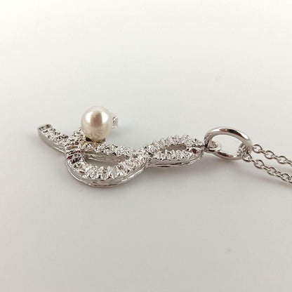 TASAKI Pearl Necklace in silver with 42cm adjustable chain and delicate pearl pendant