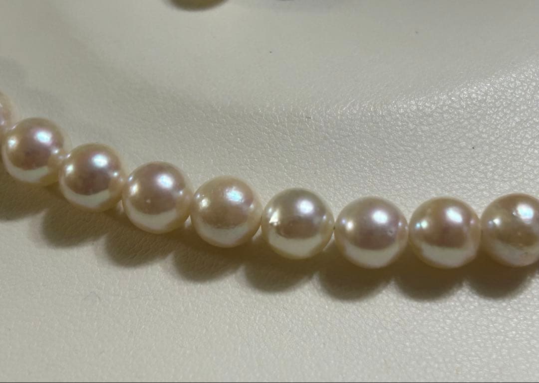 Akoya pearl necklace and matching earrings set with a 43 cm necklace length displayed on a white background