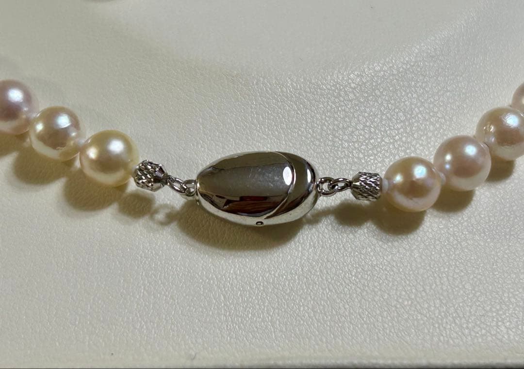 Akoya pearl necklace and matching earrings set with a 43 cm necklace length displayed on a white background