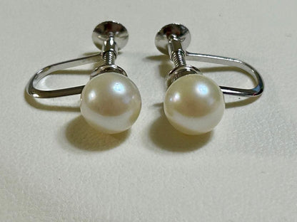 Akoya pearl necklace and matching earrings set with a 43 cm necklace length displayed on a white background