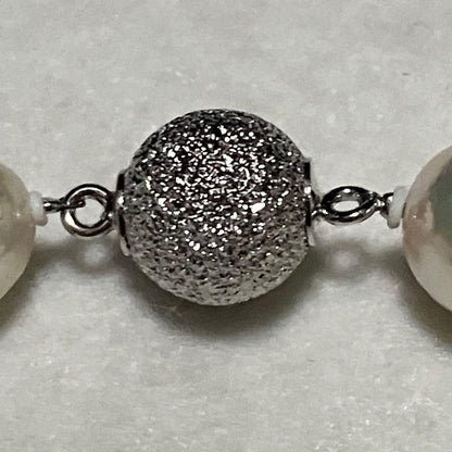 Akoya pearl necklace with 10.0mm white pearls measuring approximately 42.5cm in length