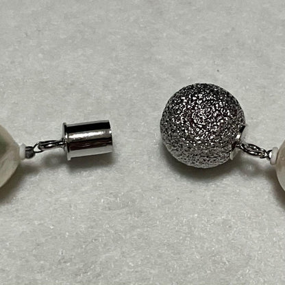 Akoya pearl necklace with 10.0mm white pearls measuring approximately 42.5cm in length
