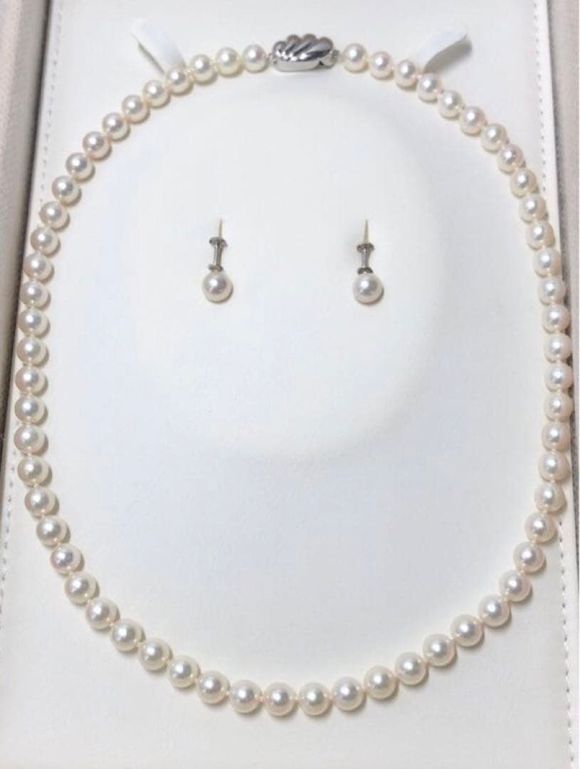 Akoya pearl necklace with 6.5-7.0mm pearls and matching 7.0mm earrings with silver clasp